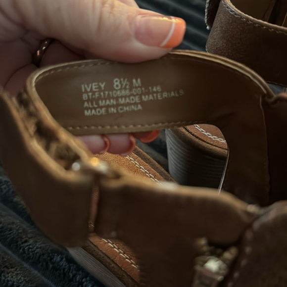 8.5M BareTraps ❤️ Brown Bootie EUC - Picture 3 of 5